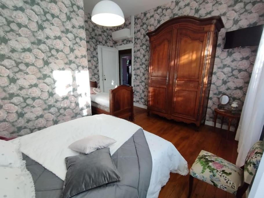 Gite La Burthe Monprimblanc Exteriör bild