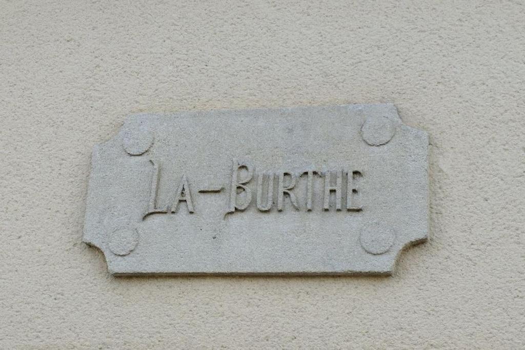 Gite La Burthe Monprimblanc Exteriör bild